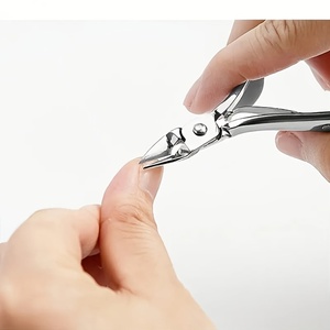 Coupe-cuticules professionnel en acier inoxydable avec lame pointue et verrou de sécurité pour manucure des doigts - Product Image 5