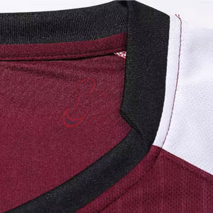 ชุดฟุตบอลสั่งทำคุณภาพสูง แห้งเร็ว ระบายอากาศได้ดี - Product Image 4