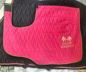 Elegante Manta para Caballo Acolchada con Diseño de Corazón, Impermeable, de Lana y Terciopelo, con Relleno de Piel de Oveja, Fabricante de Artículos Ecuestres - Product Image 3