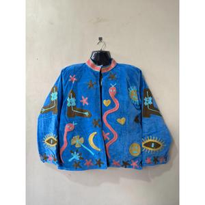 Chaqueta Bomber de Terciopelo Bordada a Mano con Cuello Mandarín, Manga Larga, Patrones Florales Azules, Corta y Ecológica - Product Image 1