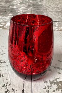 El elegante diseño de cera roja agrega un toque decorativo rico a cualquier espacio. - Product Image 5