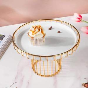 Support à gâteau rond en métal, plateau de service doré avec base en fil métallique, plateau blanc pour gâteaux, cupcakes, réutilisable, plat de présentation décoratif - Product Image 4