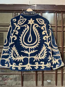 เสื้อแจ็คเก็ตกำมะหยี่สีน้ำเงินหรูหรา ปักลายซูซานี พร้อมลายดอกไม้ทำมือ สไตล์โบโฮ แขนยาว คอตั้ง เสื้อคลุมฤดูหนาวสำหรับผู้หญิง - Product Image 5