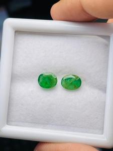 Par de Esmeraldas Naturales de Zambia, Corte Ovalado, 2.65 Quilates, Calidad AAA, Color Verde, Certificado IGI, Lustre Excelente, Corte y Pulido Perfectos, Joyería - Product Image 2