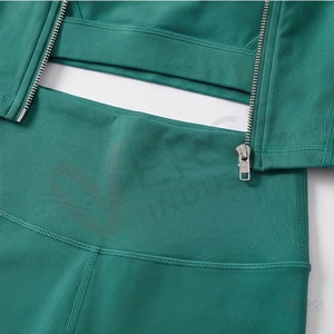 Ensemble de yoga 3 pièces vert pour femme : veste courte zippée à col montant, soutien-gorge de sport à manches longues et leggings taille haute - Product Image 5