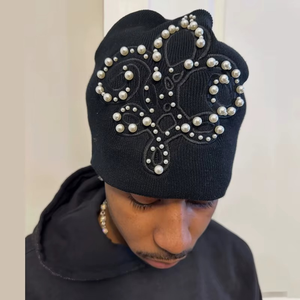 ผู้ผลิตหมวกบีนนี่ โลโก้แบบกำหนดเอง หมวกสตรีทแวร์ถักลายใหม่ ประดับด้วยคริสตัล ปักลายดอกเฟลอร์เดอลิส - Product Image 2