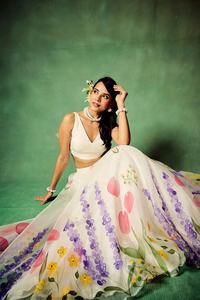 Lehenga choli ผ้าไหมแบบพรีเมี่ยมลายดอกไม้สวยงามที่คลุมภายในด้วยผ้าใบแคนแคนแคนนอนหนักและความมีระดับ4 MTR สำหรับงานปาร์ตี้ - Product Image 3