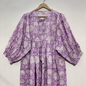 เสื้อคอวีผ้าฝ้ายพิมพ์ลายดอกไม้แบบแฮนด์บล็อก เป็นมิตรต่อสิ่งแวดล้อม แขนสามส่วน แต่งระบายลูกไม้ทำมือ ซักได้ ไม่ยับ ทรงเอวธรรมชาติ - Product Image 4