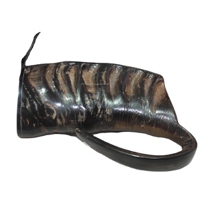 Chope à boire en corne de buffle, idéale pour servir de la bière froide, du vin, du miad, accessoire de bar rustique médiéval pour bar à domicile, NOUVEAU - Product Image 1