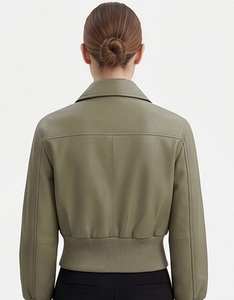 Blouson d'hiver court en peau de mouton véritable pour femme, coupe-vent, écologique, vert olive, style universitaire, personnalisable, vente en gros - Product Image 3