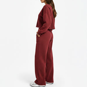 Ensemble de survêtement pour femme avec logo imprimé en relief personnalisé, pantalon délavé à l'acide, sweat à capuche court et pantalon de jogging de haute qualité - Product Image 2