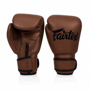 ถุงมือชกมวย Fairtex หนังแท้สีแดง สำหรับฝึกซ้อมมวยไทยและคิกบ็อกซิ่ง ผลิตโดยผู้ผลิตชั้นนำ รับผลิตตามแบบที่ต้องการ - Product Image 2