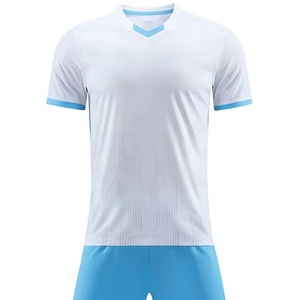 Ensemble d'uniformes de football pour hommes, en polyester léger, à manches courtes, vêtements de sport d'équipe, vêtements d'uniforme en polyester respirant - Product Image 1