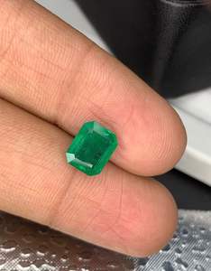 Esmeralda zambiana natural de primera calidad, talla octogonal, para uso en joyería de alta gama. - Product Image 3