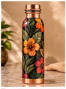Botella de Agua de Cobre con Patrón de Mandala de Loto Negro y Tapa con Diseño Floral Dorado - Product Image 4