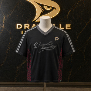 Maillot de football oversize Y2K pour homme OEM, col en V noir, style rétro hip-hop streetwear, avec empiècements color block léopard bordeaux et argenté - Product Image 1