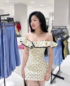 Vestido Corto Personalizado con Hombros Descubiertos y Estampado de Lunares para Mujer, para Uso Diario y Festivo - Product Image 5