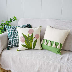 Housse de coussin décorative artisanale au design unique, douce et confortable, pour canapé, salon, disponible au meilleur prix - Product Image 4