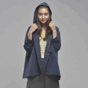 Manteau chic pour femmes ODM avant court et long dos boutonné pour l'automne tissu tissé respirant - Product Image 2