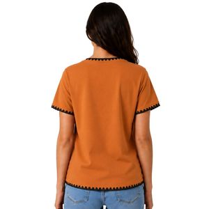 Camiseta de Mujer con Bordado Floral Naranja Quemado, Ribete en Contraste Negro, Cuello Redondo, Manga Corta, Estilo Casual, OEM ODM Personalizable - Product Image 2