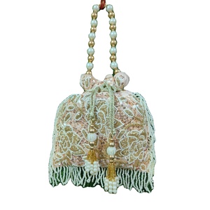 Mini bolso Potli de algodón acolchado con flores hecho a mano para mujer, bolso de hombro a la moda para mujer con decoración de perlas - Product Image 1