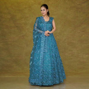 Elegante Vestido de Red con Bordado de Cristales y Detalles Florales, Estilo Línea A, con Dupatta Transparente, Atuendo Modesto y Elegante para Ocasiones Especiales - Product Image 3