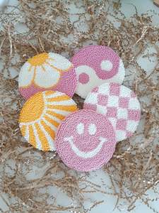 Juego de posavasos multicolor con diseño de mandala, frutas y flores, hecho a mano, resistente al calor, para mesa de comedor, bar, con cuentas de vidrio. - Product Image 2