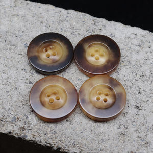 Boutons de Trench-Coat Classiques Ronds à 4 Trous en Corne de Buffle de Haute Qualité, Couleur Café, pour Manteaux en Cachemire – En Stock - Product Image 1