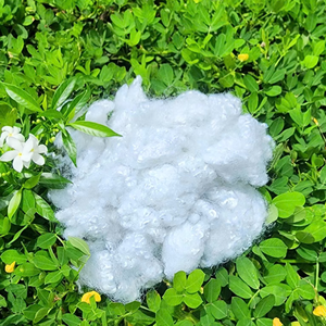 Fibra de Poliéster Reciclada Blanca de Vietnam, Sin Silicona, 15D 32/64mm, Antiestática, Antideformación, Relleno Hueco Conjugado - Product Image 1