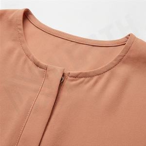 ชุดกิโมโนแบบ OEM ปี 2025 เสื้อคลุมอาบายะ ผ้าโพลีเอสเตอร์เนื้อนุ่ม ยืดหยุ่นสูง หนาขึ้น สำหรับผู้หญิงมุสลิม คอวี แขนยาว เหมาะสำหรับงานปาร์ตี้ รอมฎอน งานแต่งงาน - Product Image 4