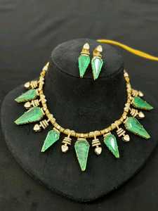 Ensemble de collier de qualité supérieure avec de magnifiques boucles d'oreilles, convient aux tenues ethniques et occidentales, idéal pour les soirées et les occasions festives. - Product Image 5