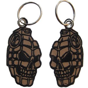 Porte-clés brodé durable en forme de crâne, design irrégulier en toile, options personnalisables fleurs/lettres pour cadeaux et sacs - Product Image 1
