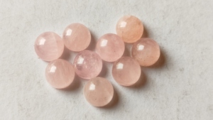 Lote de Gemas Sueltas de Morganita Melocotón Natural, Calibradas AAA, de 6mm, Redondas, con Reverso Plano, Cabujón Liso, Venta al por Mayor - Product Image 4