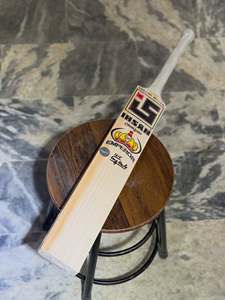 Bate de Críquet Ihsan Sports Serie Clásica Edición Emperador, Madera de Sauce Inglesa, Funda Gratis, Lámina Antideslizante Extra, Duradero, 40 mm - Product Image 1