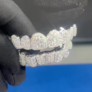 Grillz classiques en argent 925 avec diamants de laboratoire certifiés IGI, bijoux de luxe en argent sterling de qualité supérieure VVS - Product Image 2