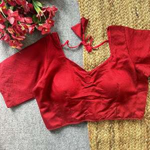 Blusa lista para usar de algodón y seda con trabajo Zari, diseño a cuadros, mangas cortas y cuello en V con detalles de lazo en la espalda. - Product Image 2