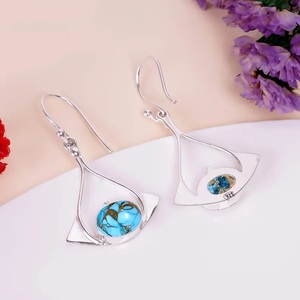 Pendientes Colgantes de Plata de Ley 925 Hechos a Mano con Turquesa Azul, Joyería Boho con Piedras Preciosas, Regalo para Mujer - Product Image 2
