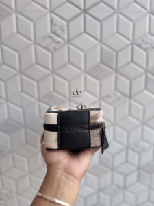 High Quality Genuine Leather <b>Travel</b> Jewellery Compact <b>Case</b> Vintage Hand Tooled Leather Durable Storage Accessory Holder - Product Image 2