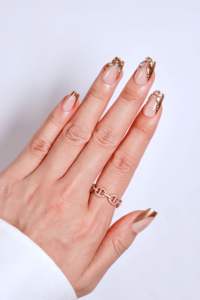 Uñas postizas cuadradas personalizadas OEM ODM de fábrica con diamantes de imitación, lujo, oro, cromo, punta francesa, a presión. - Product Image 2