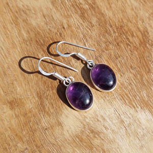 Boucles d'oreilles en laiton avec pierres précieuses naturelles, bijoux énergétiques pour la méditation, le yoga et l'usage spirituel, disponibles à prix d'exportation - Product Image 2