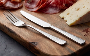 Ensemble de couverts classiques en acier inoxydable avec manche martelé, design minimaliste, compatible lave-vaisselle, pour les mariages, les dîners et les restaurants - Product Image 2