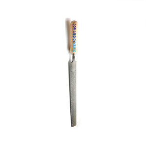 Raspador de Pezuñas Profesional y Duradero con Mango de Madera, Lima para Pezuñas de Caballos y Cabras, Herramienta Veterinaria para Recorte y Moldeado, Dom Med - Product Image 1