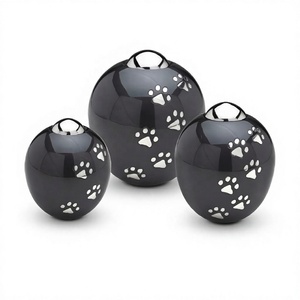 Urnes funéraires en laiton de haute qualité Z M CREATIONS, design patte grise, écologiques, personnalisables pour le stockage des cendres d'animaux de compagnie et d'adultes - Product Image 1
