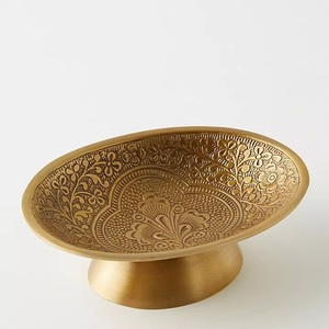 Vaisselle de service artisanale au design rustique, plats et bols pour la présentation des aliments, décoration intérieure, matériau solide - Product Image 2