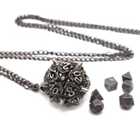 Collier porte-dés métallique ouvrable, vente en gros, pendentif creux D&D avec mini-dés, crâne de dragon, mace en forme de balle, multiples designs
