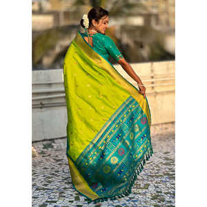 Sari en soie Paithani Elite Weaves avec bordure en satin Muniya pour robes de club - Product Image 3