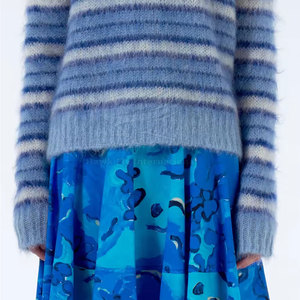 Pull en tricot décontracté pour femmes au design haut de gamme - Collection d'hiver moderne, style tendance, haute qualité - Product Image 5