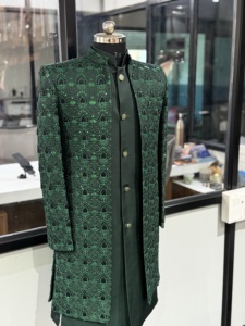 Sherwani de Seda Verde Bordado para Hombre, Traje Tradicional de Boda, Corte Regular, Largo Medio, Estilo India-Pakistán - Product Image 3