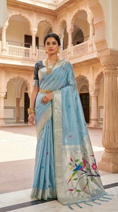 Sari en coton bleu clair avec tissage floral et motifs de paon, tenue traditionnelle indienne pour mariage, pour femmes - Product Image 3