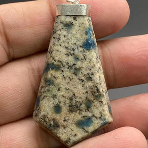 Pendentif artisanal en argent sterling K2 Jaspe, pierre bleue, pointe de pierre précieuse naturelle, bijoux en gros - Product Image 1